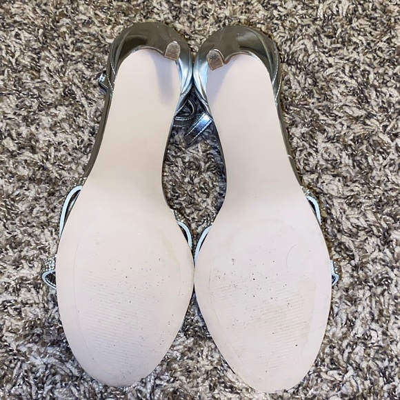 Steve Madden silver heels - Picture 4 of 5
